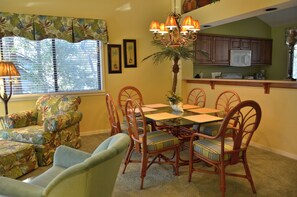 Dining - Beautiful Tropical Decor. Private Access. Close to Ocean Beach and Pools. (Myrtle Beach)
