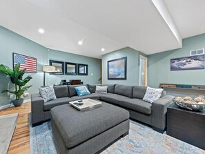 TV connectée, cheminée, lecteur de DVD, imprimantes