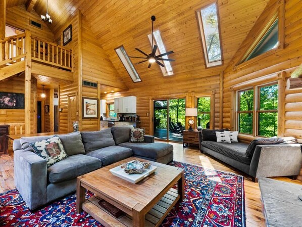 Smart TV, fireplace, DVD player, printers