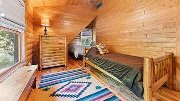 4 bedrooms, desk, iron/ironing board, free WiFi