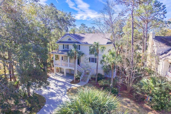 6 cars permitted, $35/car pass required through Palmetto Dunes