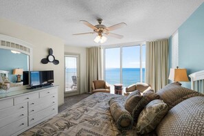 2 bedrooms, Internet - Oceanfront 2BR condo in Panama City Beach, sleeps up to 8, near attractions. (Panama City Beach)