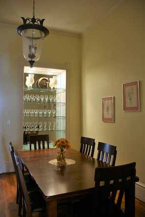 Dining - Apt. G above G Gallery & Glass Studio in a beautiful 1890 historic building (Guthrie)