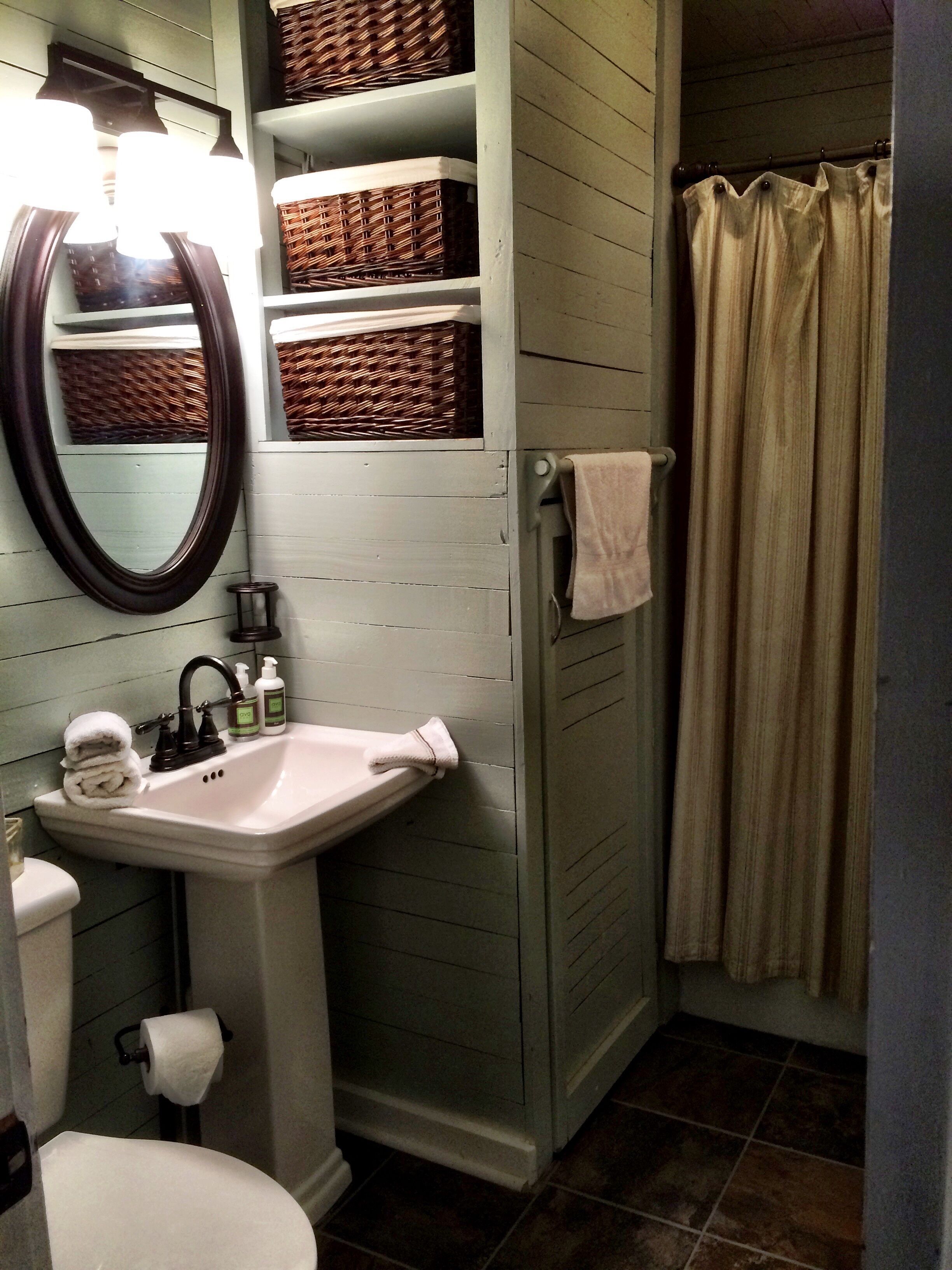 Peaceful Cabin on 8 wooded acres 3 Miles From MSU Campus