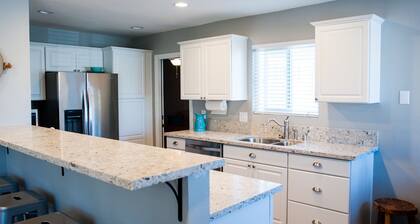 Remodled Encinitas Home Close to Beach, Restuarants, Shopping and Coaster