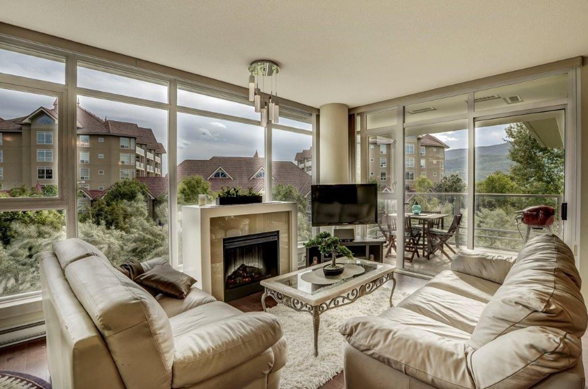 Downtown Luxury Executive 2 Bedroom plus Den Condo steps to the Pool and Beach.