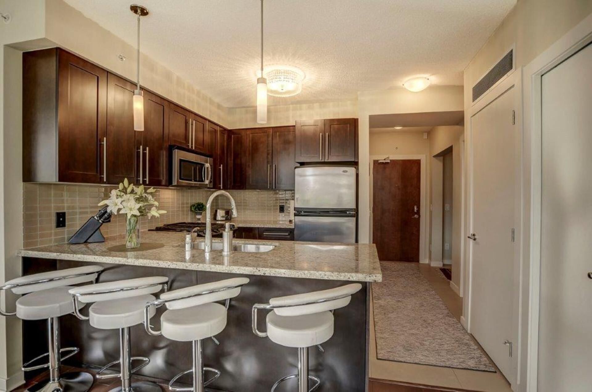 Downtown Luxury Executive 2 Bedroom plus Den Condo steps to the Pool and Beach.