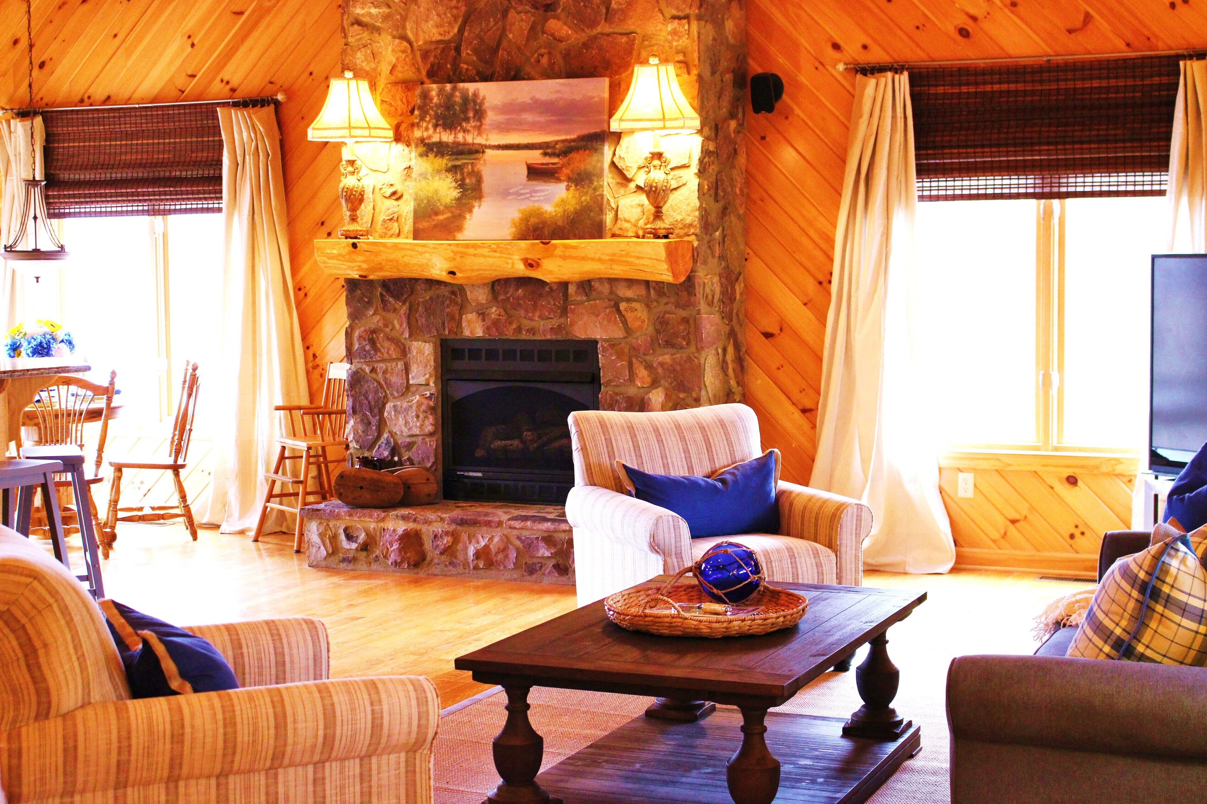 Luxury Cabin for 23, Million Dollar View Lake Estate, Book Now for Summer & Fall