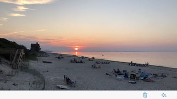 Plage, chaises longues