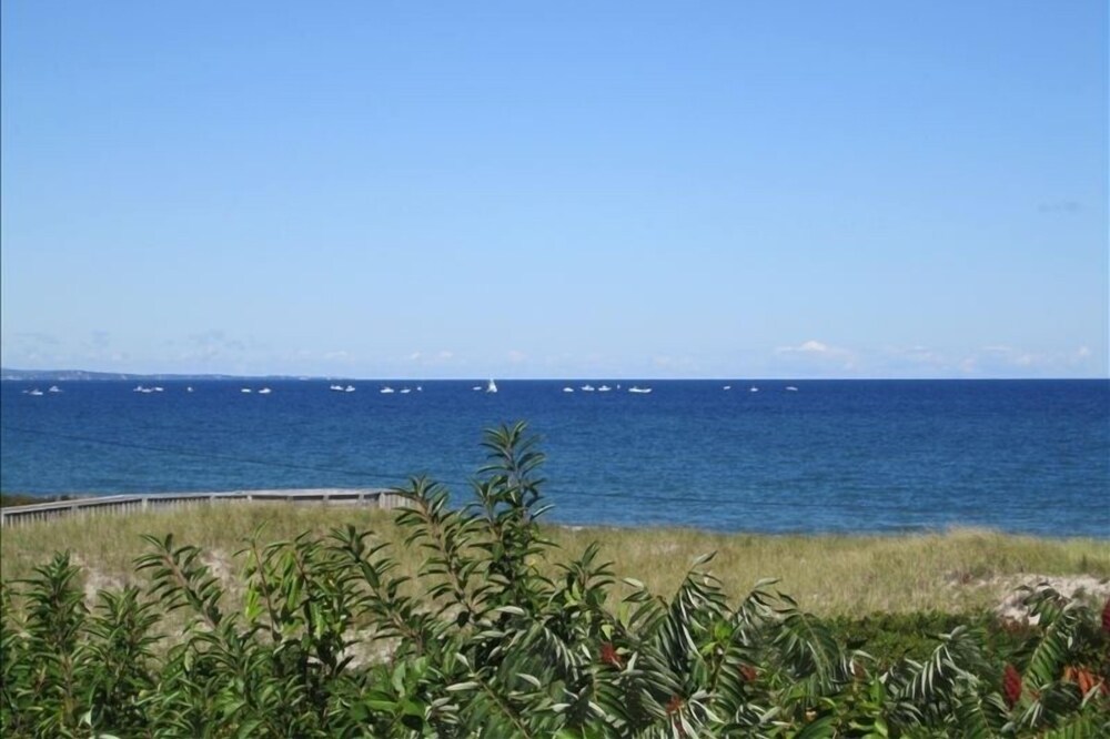 Spectacular Ocean Views, gorgeous setting, private beach