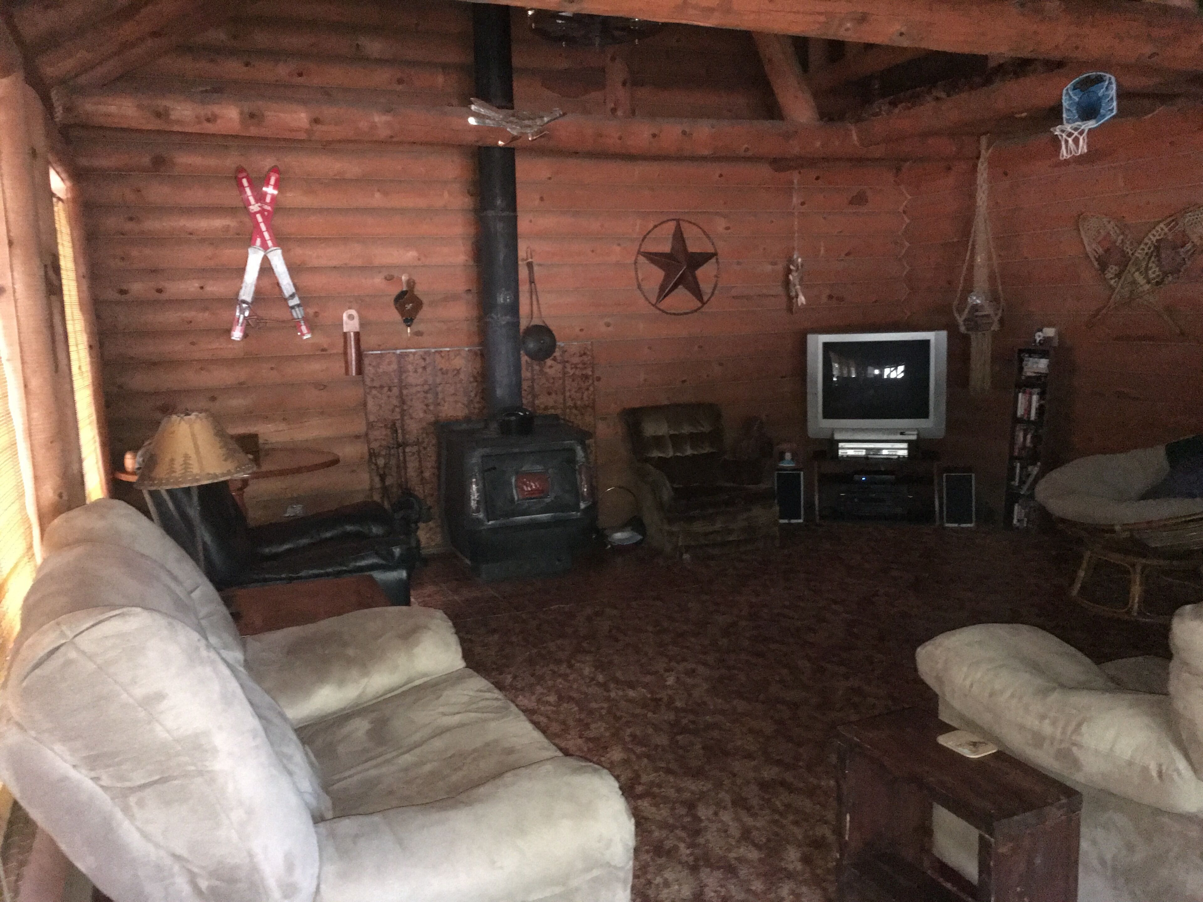  Miller Cabin-Log Cabin 3 bedroom 2 bath.Close to ski area