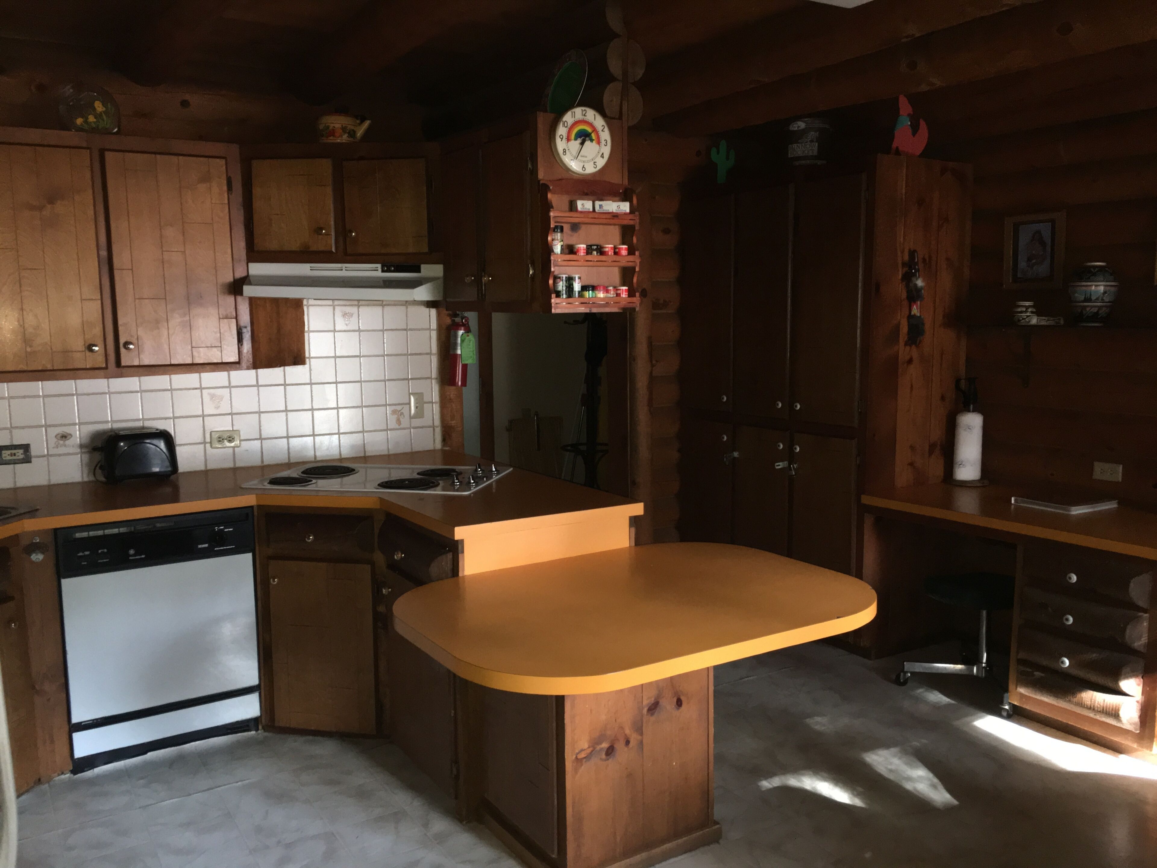  Miller Cabin-Log Cabin 3 bedroom 2 bath.Close to ski area