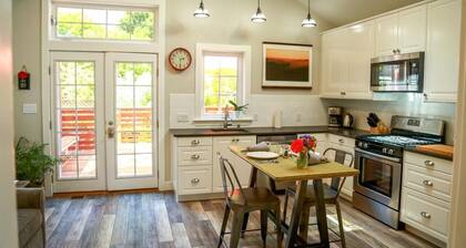 Elegant guest house within walking distance to fabulous downtown Sebastopol