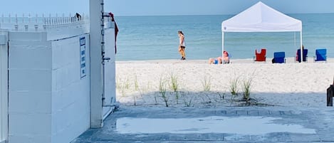 Am Strand, Liegestühle, Strandtücher