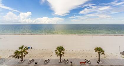 Everything's "Just Beachy" -- 2/2 directly on the beach!!