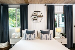 5 bedrooms, desk, iron/ironing board, travel crib