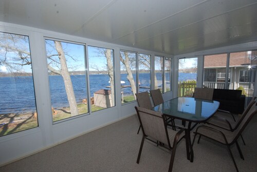 Lake House with Sandy Beach and Amazing Sunsets