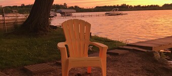 Lake House with Sandy Beach and Amazing Sunsets