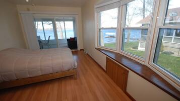 5 bedrooms, in-room safe, iron/ironing board, travel crib