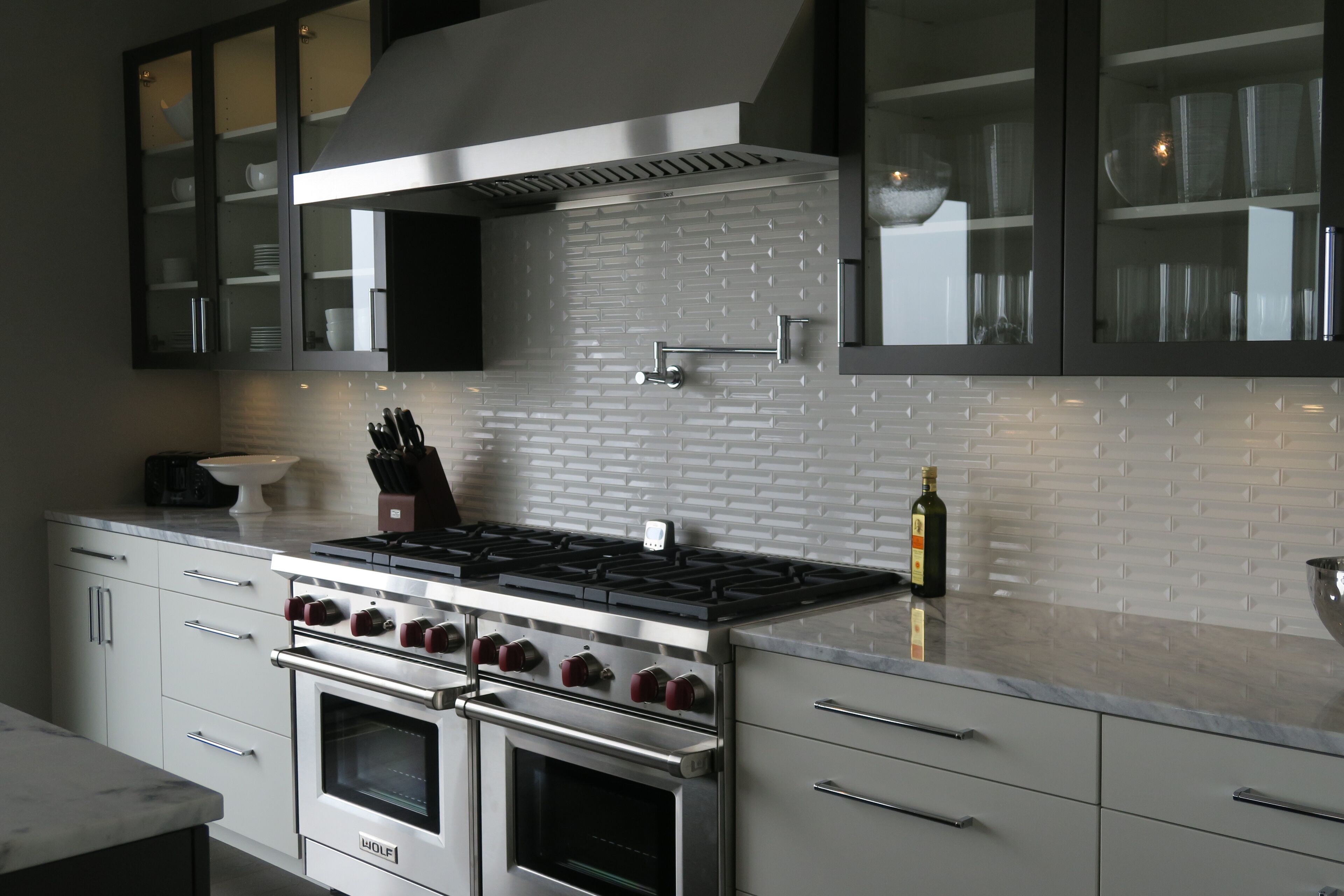 N Shore-private low-berm walkout, ideal beachfront location!