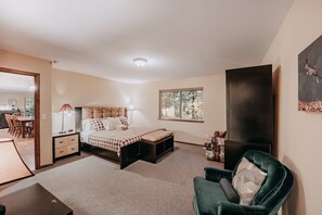 3 室のベッドルーム、WiFi (無料)、ベッドシーツ