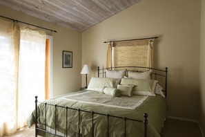 3 bedrooms, iron/ironing board, travel crib, free WiFi