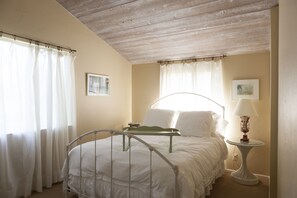 3 bedrooms, iron/ironing board, travel crib, free WiFi