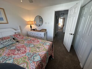 2 bedrooms, free WiFi - Beautiful updated condo w modern decor, overlooking Fenwick lighthouse from deck (Ocean City)