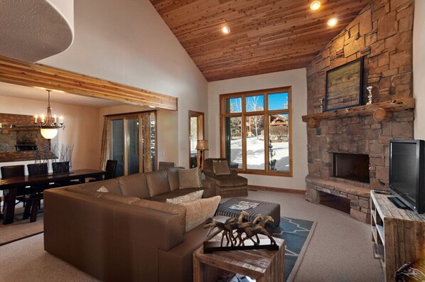 Smart TV, fireplace, DVD player, printers - Cove House, Wow! 3100 Sq Ft 4 BR 4 Bath, Private Hot Tub, Pool, Tennis Courts (Park City)