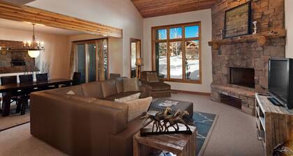 Cove House, Wow! 3100 Sq Ft 4 BR 4 Bath, Private Hot Tub, Pool, Tennis Courts