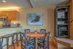 Dining - The Gem Of East Bay! Completely Remodeled 2nd Floor Unit With Breathtaking Views (Dillon)