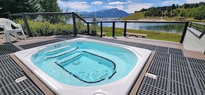 The Gem Of East Bay! Completely Remodeled 2nd Floor Unit With Breathtaking Views