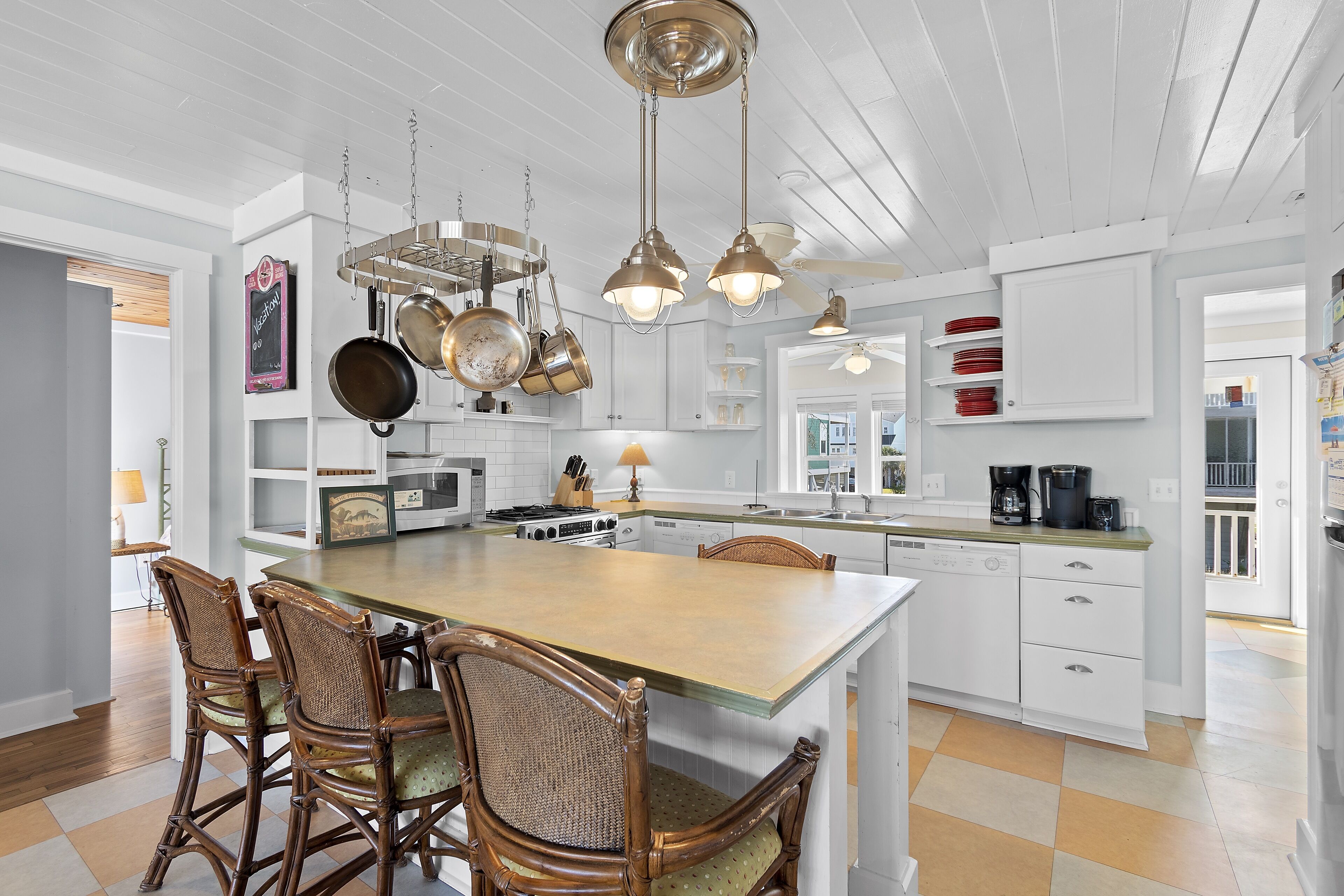 "Seawatch Tower" - SF Home w/ Private Pool, 3 BR / 3.5 Bath, Covered Roof Deck, Sleeps 10 Max