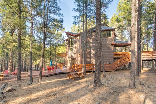 Million Dollar Exclusive Cabin On 5 Acres, 3 Mi from downtown 