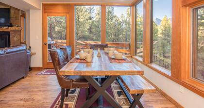 Million Dollar Exclusive Cabin On 5 Acres, 3 Mi from downtown