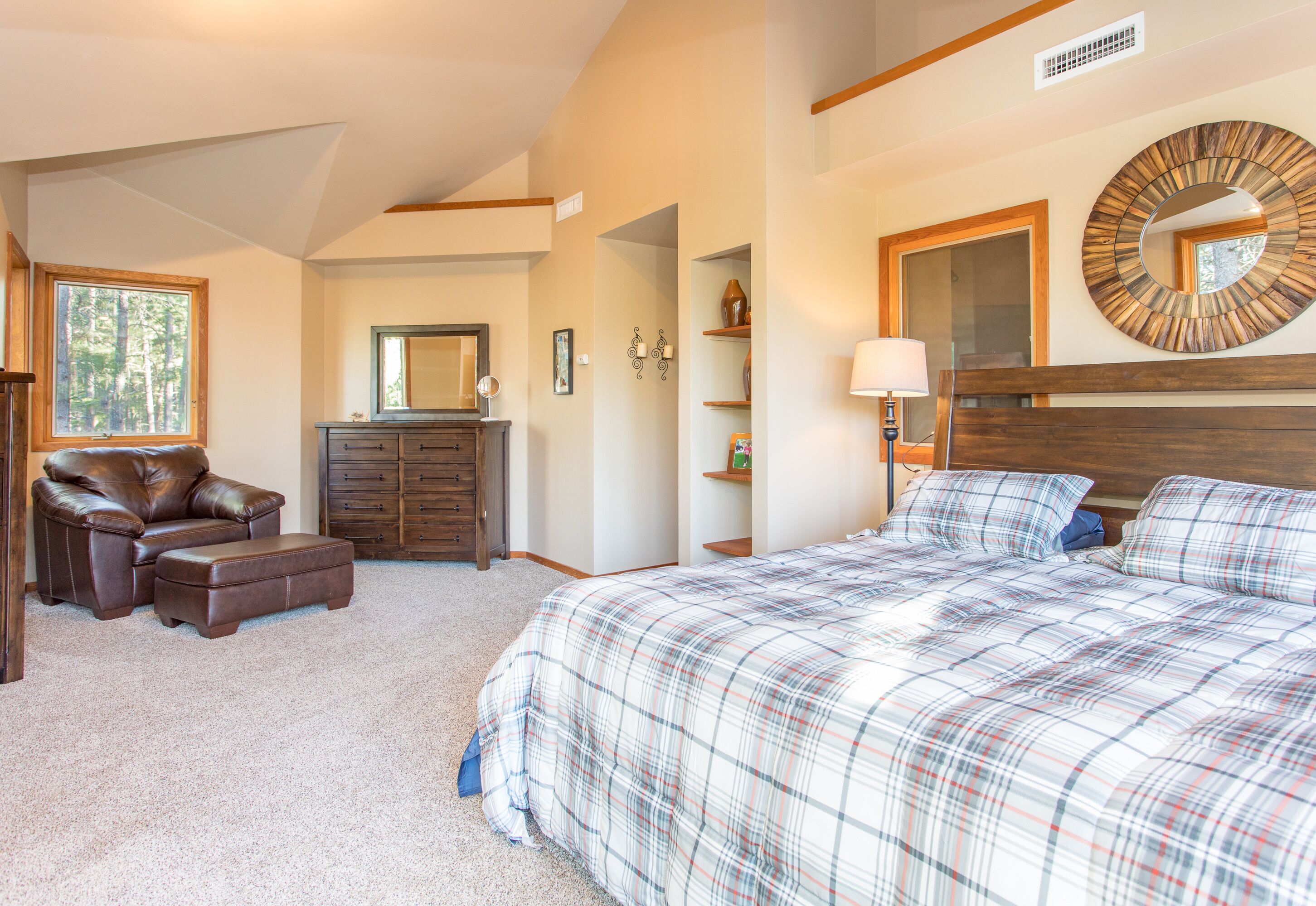 Million Dollar Exclusive Cabin On 5 Acres, 3 Mi from downtown 