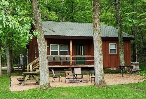 Getaway Cabin next door to Maramec Spring Park & Meramec River Trophy Trout