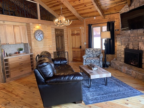 Walk to the slopes! Gold Claim Lodge is your home away from home on Terry Peak!
