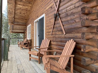 Walk to the slopes! Gold Claim Lodge is your home away from home on Terry Peak!