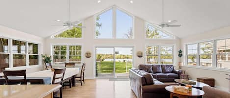 TV, DVD player, books, stereo