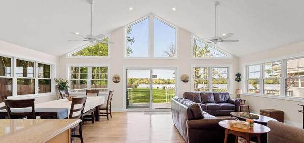 TV, DVD player, books, stereo