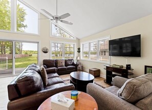 TV, DVD player, books, stereo