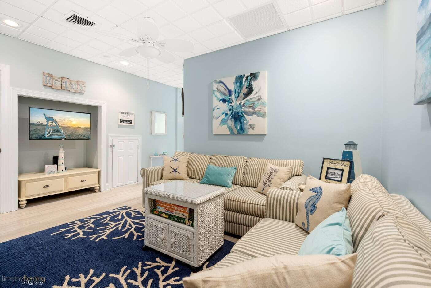 Wildwood Crest Condo w/ pool 2 blocks from beach, boardwalk, amazing restaurants