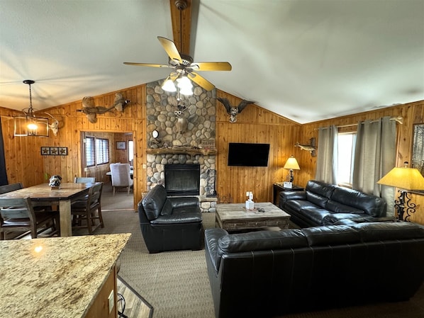 TV, fireplace - Waubay Getaway *Winter Special* Waterfront Hunting/Fishing (Grenville)