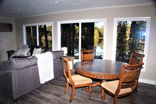 Sandy Bottom Lodge  on the Beautiful Chain O Lakes in Waupaca