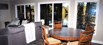 Sandy Bottom Lodge  on the Beautiful Chain O Lakes in Waupaca