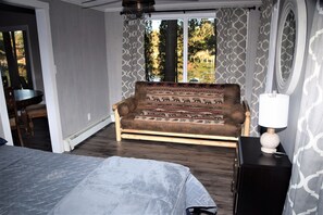 5 bedrooms, iron/ironing board, WiFi, bed sheets