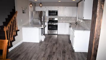 Frigorífic, microones, forn i placa de cuina