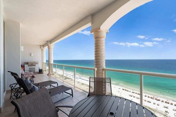 Property grounds - Waves & Wonder ā 3BR Beachfront w/ Balcony for Sunset Sips (Pensacola Beach)