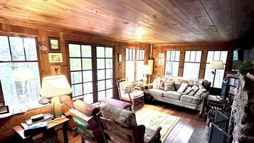 Smart TV, fireplace, DVD player, books